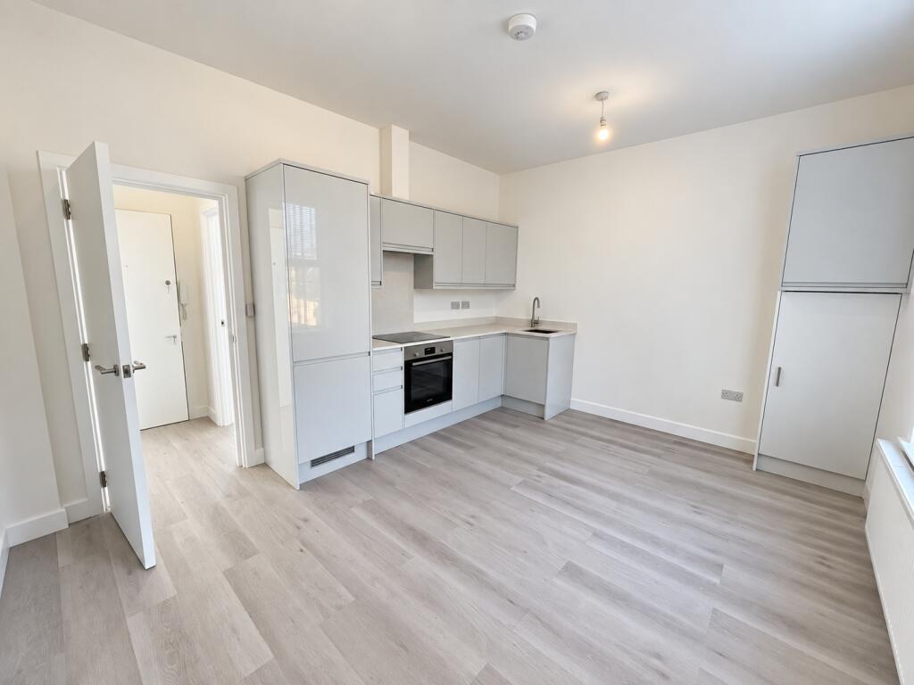 2 bed Apartment for rent in London. From Metro Village Ltd - Canada Water
