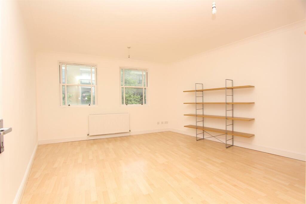 2 bed Flat for rent in London. From Michael Naik & Co