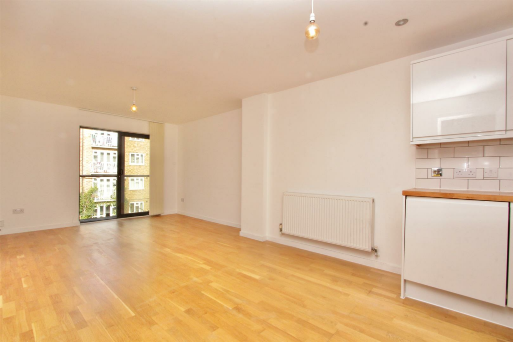 2 bed Flat for rent in Stoke Newington. From Michael Naik & Co