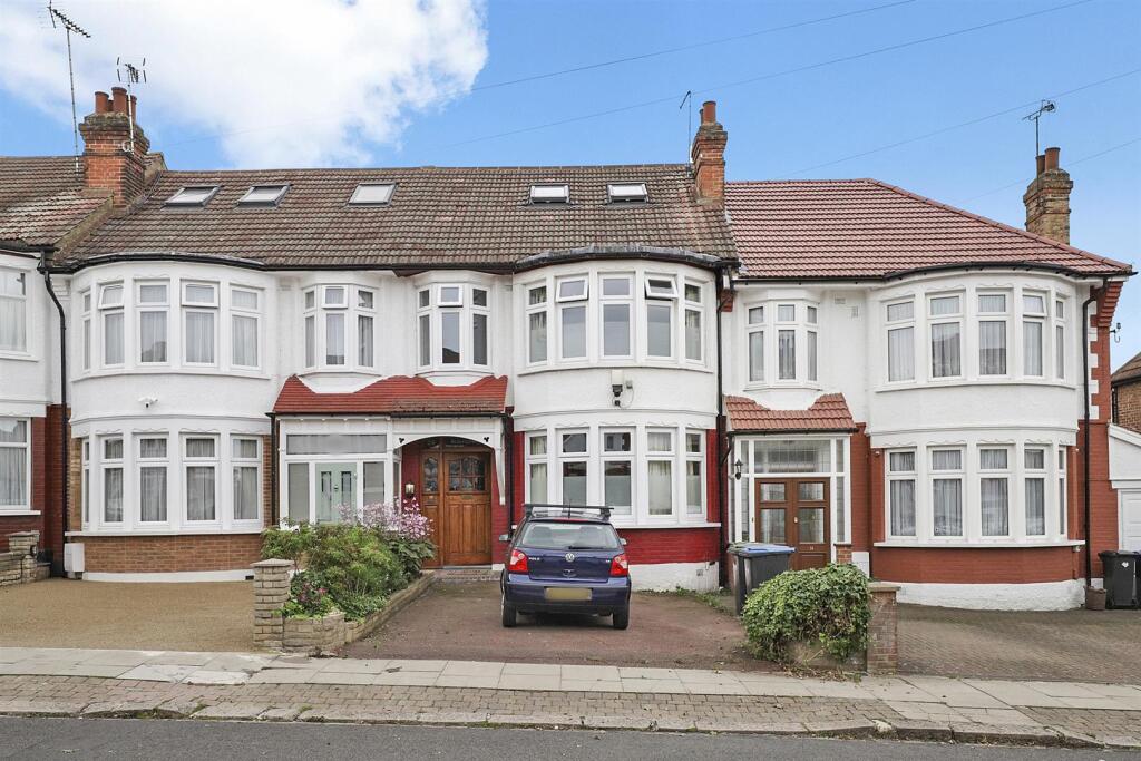 4 bed Detached for rent in Wood Green. From Michael Naik - London
