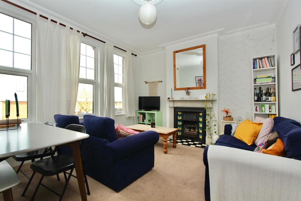4 bed 1st Floor Flat for rent in Stoke Newington. From Michael Naik - London 4 bed 1st Floor Flat for rent in Stoke Newington. From Michael Naik - London