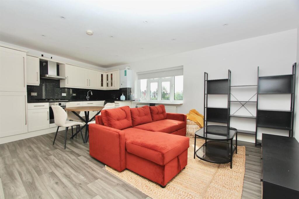 2 bed Apartment for rent in Wood Green. From Michael Naik - London