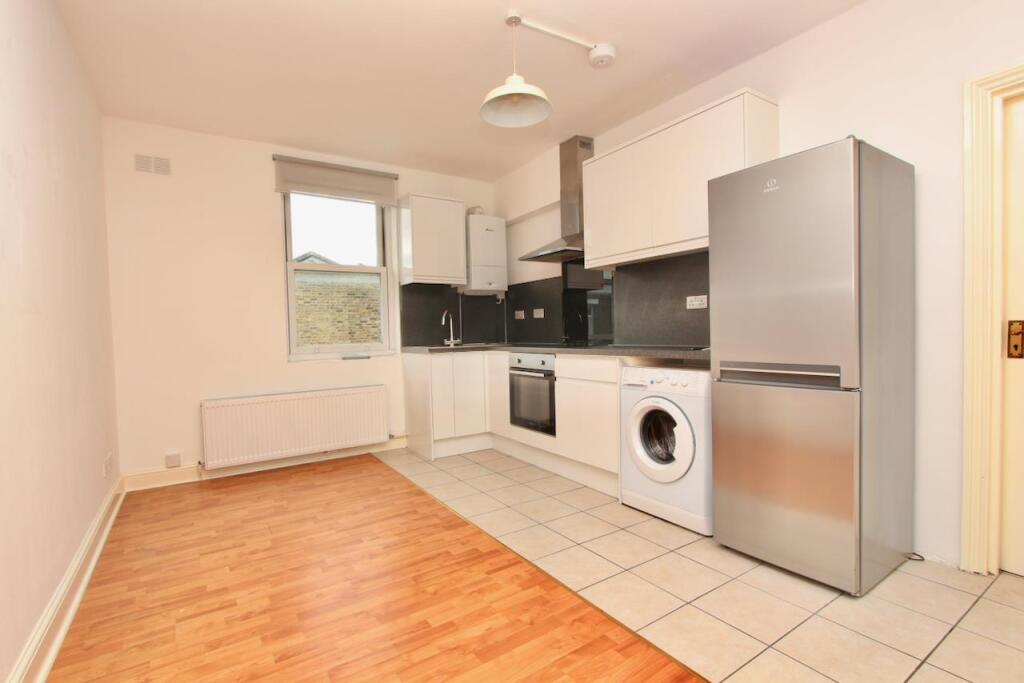 1 bed 1st Floor Flat for rent in Stoke Newington. From Michael Naik - London