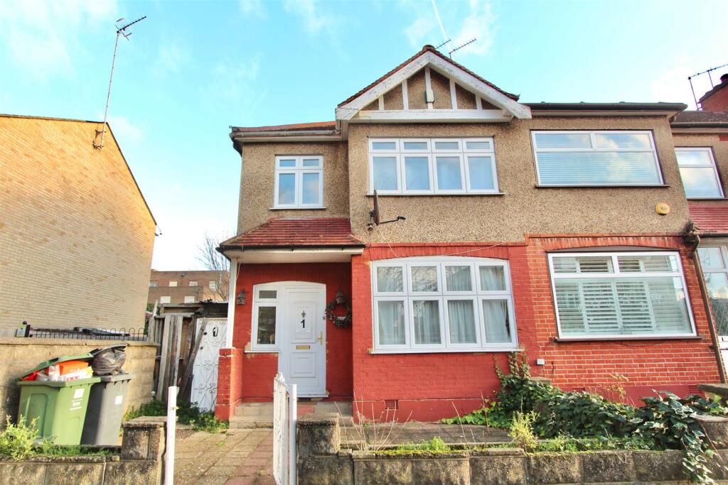 4 bed Detached for rent in Wood Green. From Michael Naik - London