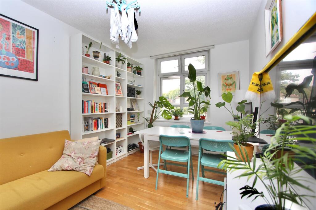 2 bed 1st Floor Flat for rent in Stoke Newington. From Michael Naik - London