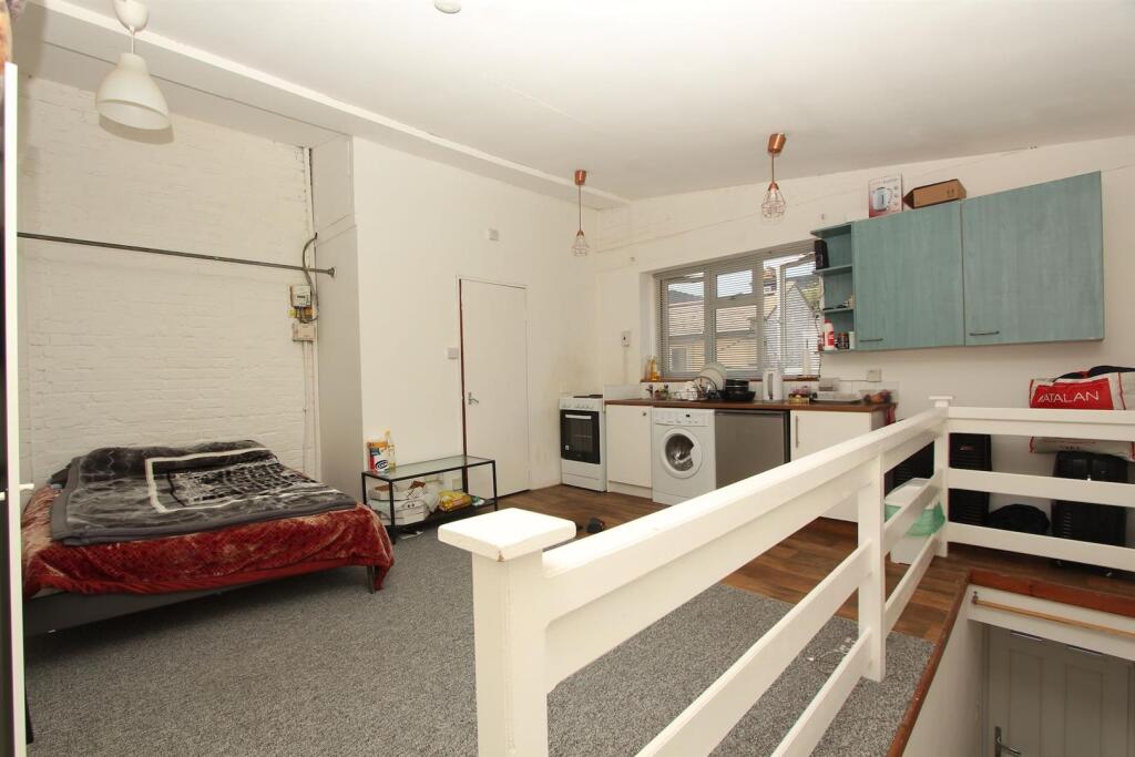 4 bed Studio for rent in Stoke Newington. From Michael Naik - London