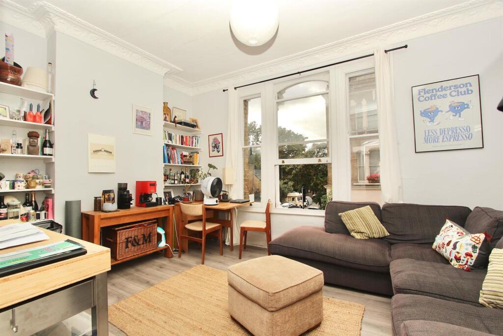 2 bed Annexe for rent in Stoke Newington. From Michael Naik - London