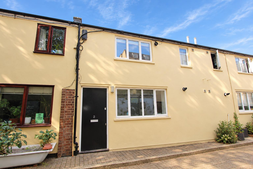 2 bed Mews for rent in Stoke Newington. From Michael Naik - London