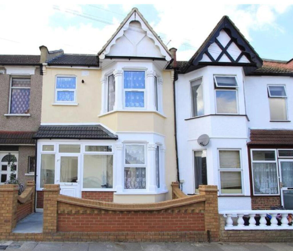 2 bed 1st Floor Flat for rent in Ilford. From Michael Steven - Plaistow