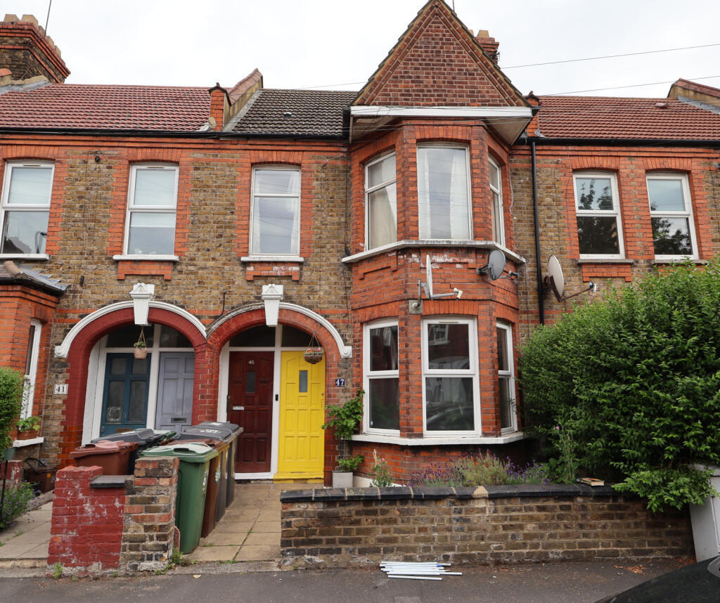 2 bed 1st Floor Flat for rent in Leyton. From Michael Steven - Plaistow