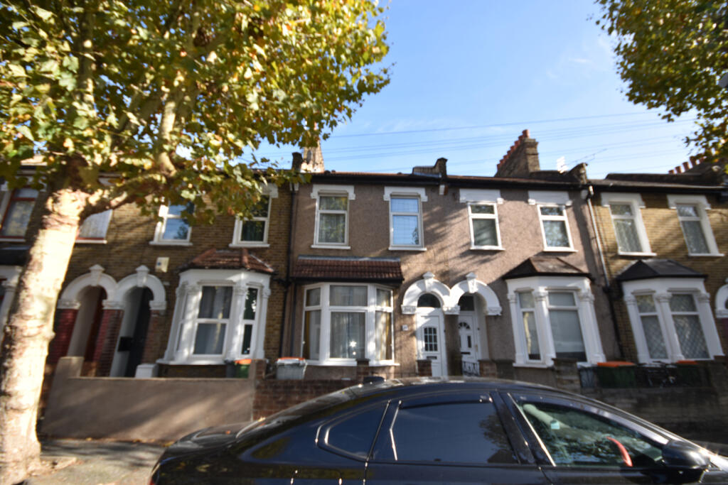 2 bed Mid Terraced House for rent in London. From Michael Steven - Plaistow