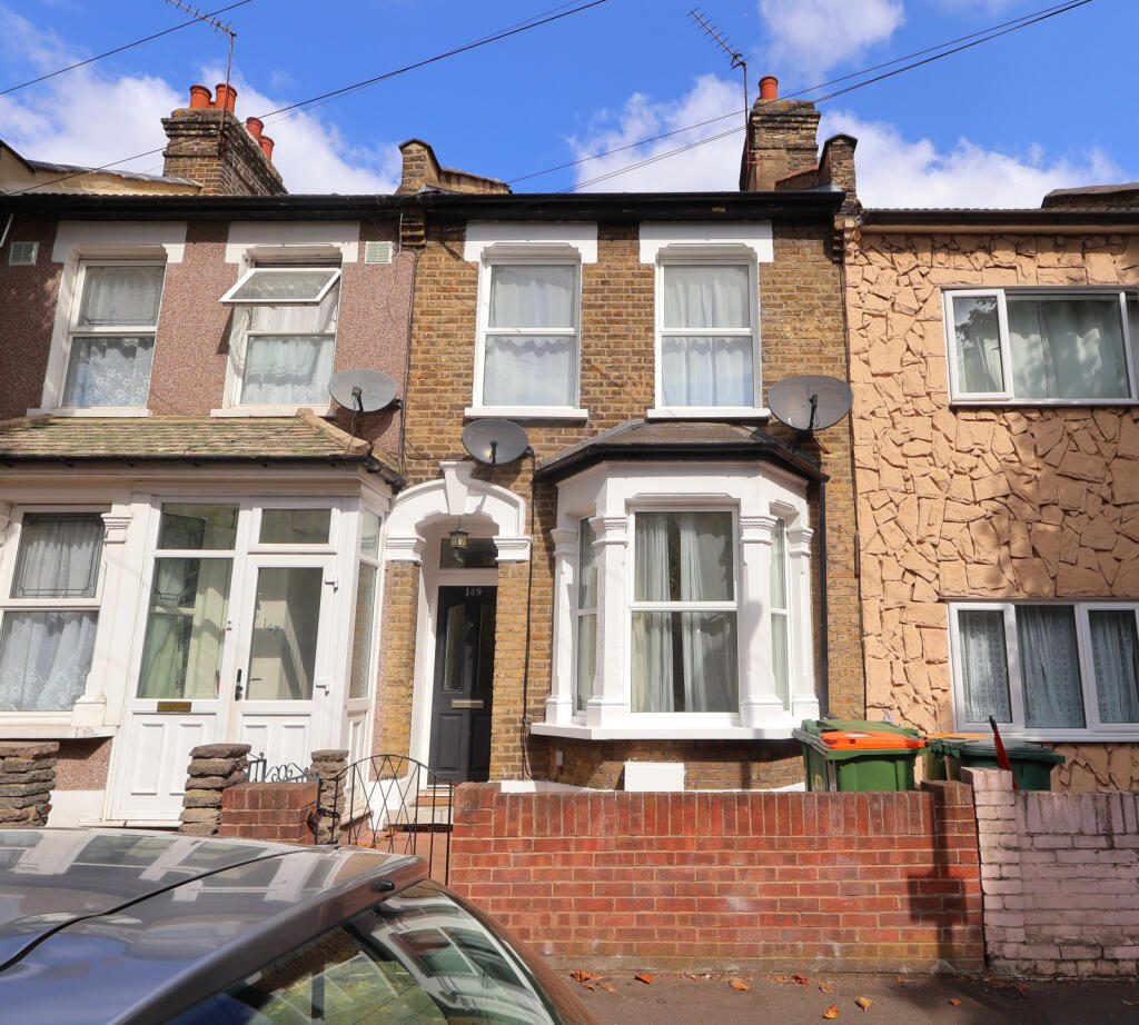 2 bed Mid Terraced House for rent in East Ham. From Michael Steven - Plaistow