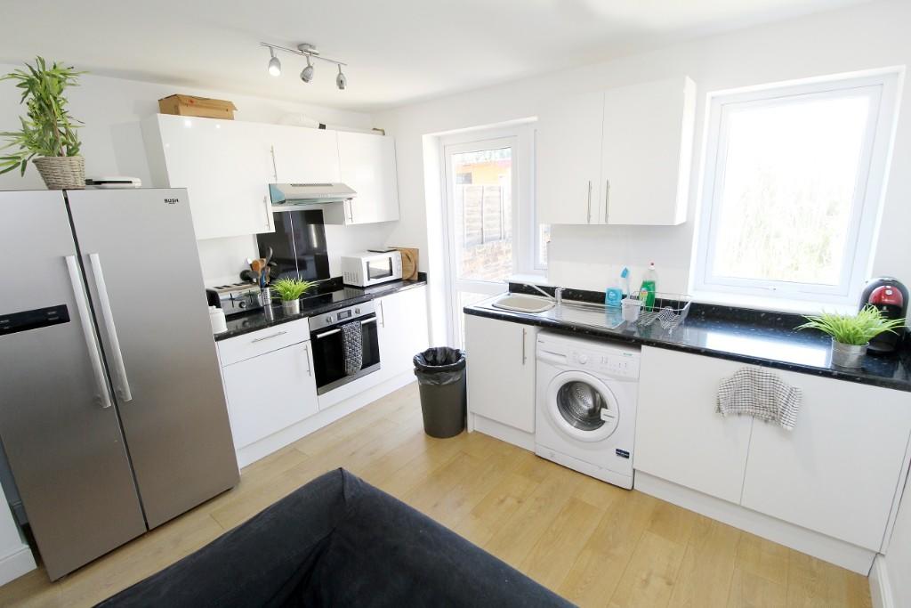 5 bed Mid Terraced House for rent in Portsmouth. From IMUVE Lettings - Southsea