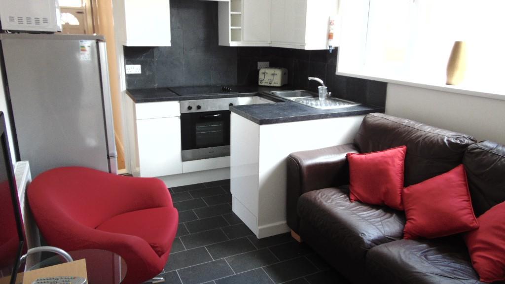 3 bed Mid Terraced House for rent in Portsmouth. From IMUVE Lettings - Southsea