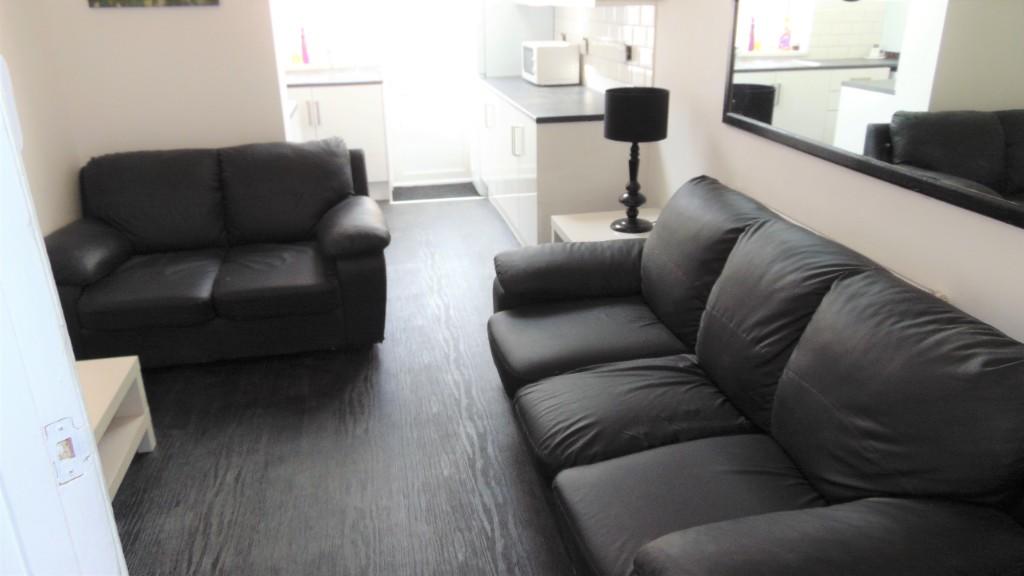 5 bed Mid Terraced House for rent in Portsmouth. From IMUVE Lettings - Southsea