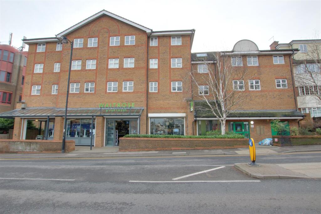 2 bed 1st Floor Flat for rent in Crews Hill. From Mortemore Mackay - London
