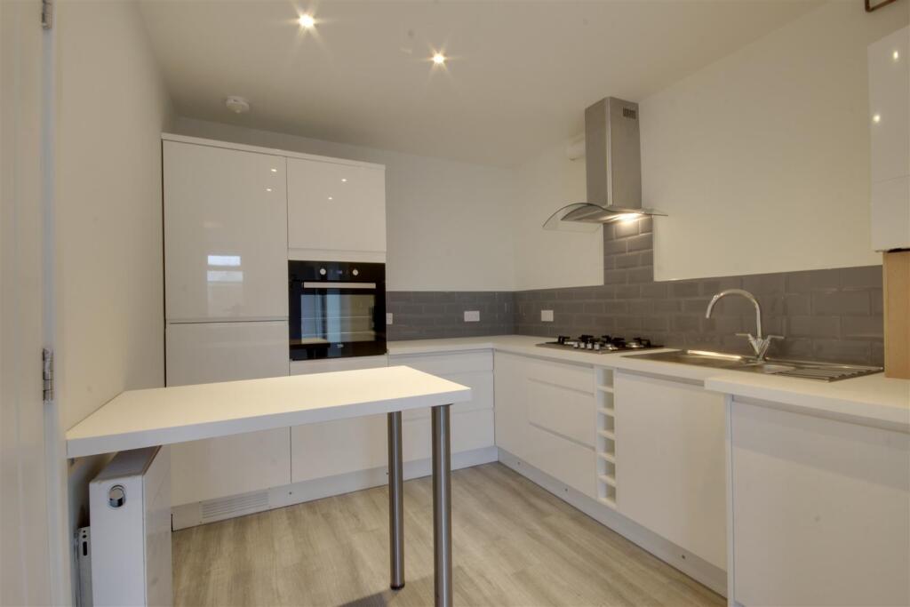 3 bed 1st Floor Flat for rent in Crews Hill. From Mortemore Mackay - London