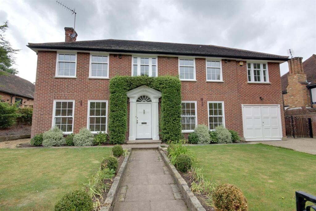 4 bed Detached for rent in London. From Mortemore Mackay - London