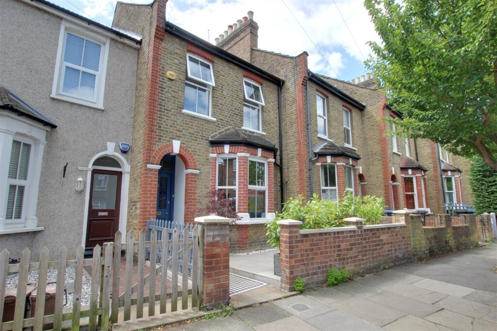 4 bed Detached for rent in Edmonton. From Mortemore Mackay - London