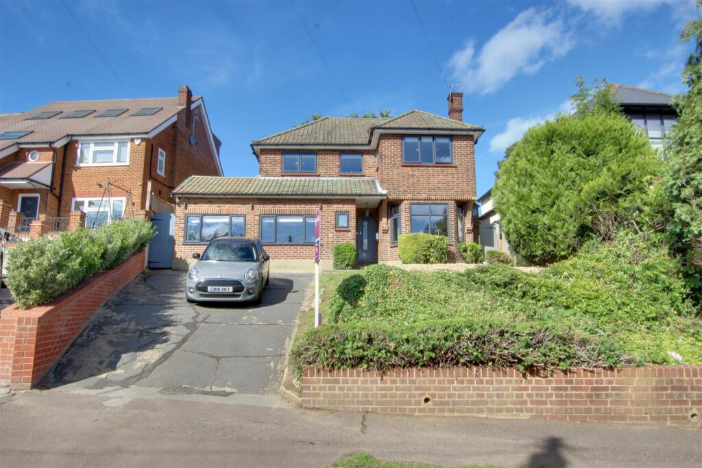 4 bed Detached for rent in Botany Bay. From Mortemore Mackay - London