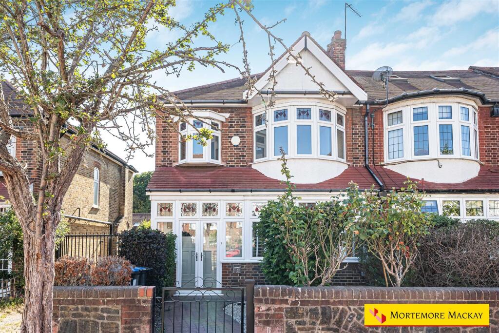 3 bed End of Terrace for rent in Southgate. From Mortemore Mackay - London 3 bed End of Terrace for rent in Southgate. From Mortemore Mackay - London