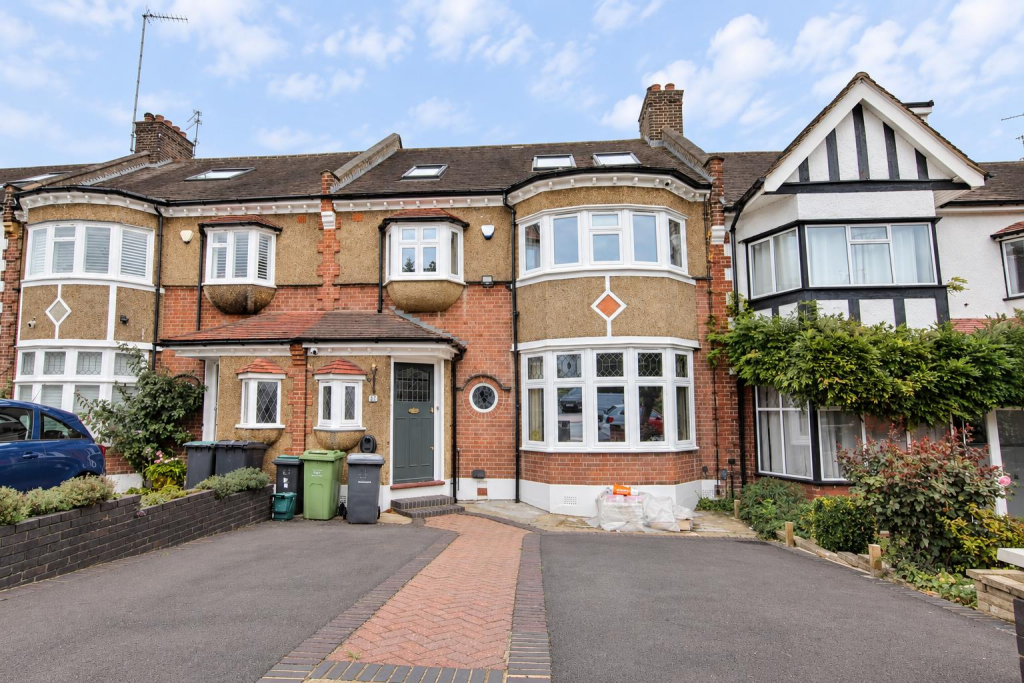 5 bed Detached for rent in London. From Mortemore Mackay - London