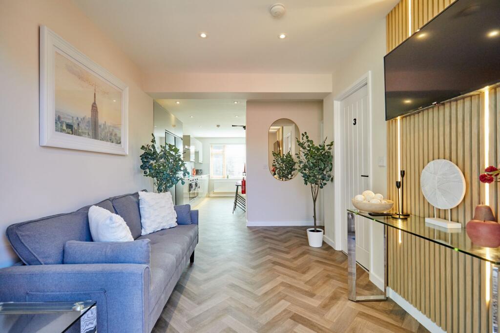 6 bed Mid Terraced House for rent in Norwich. From Minors & Brady - Unthank Road - Norwich