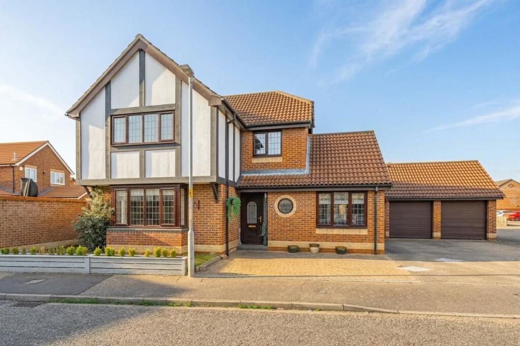 4 bed Detached for rent in Thorpe Marriot. From Minors & Brady - Unthank Road - Norwich