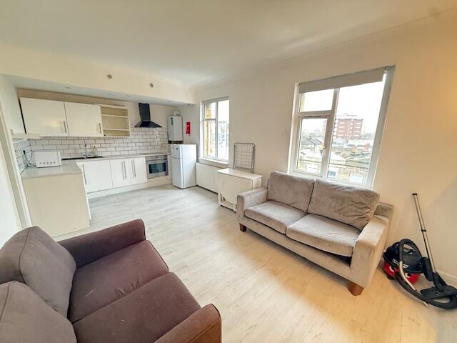 2 bed 1st Floor Flat for rent in Stoke Newington. From MoveHome