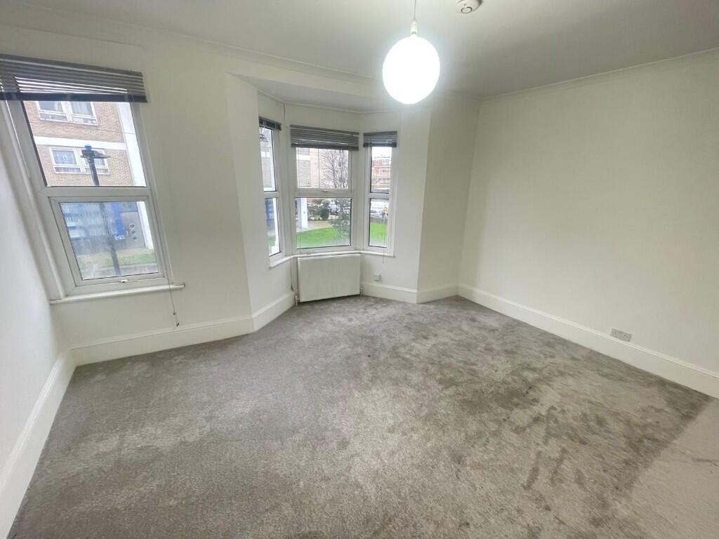 4 bed Mid Terraced House for rent in London. From MoveHome 4 bed Mid Terraced House for rent in London. From MoveHome