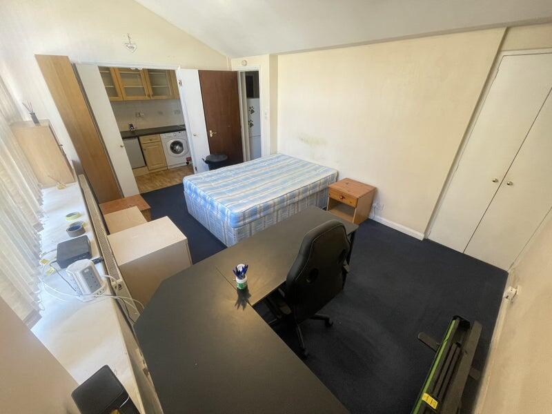 1 bed 1st Floor Flat for rent in London. From MoveHome