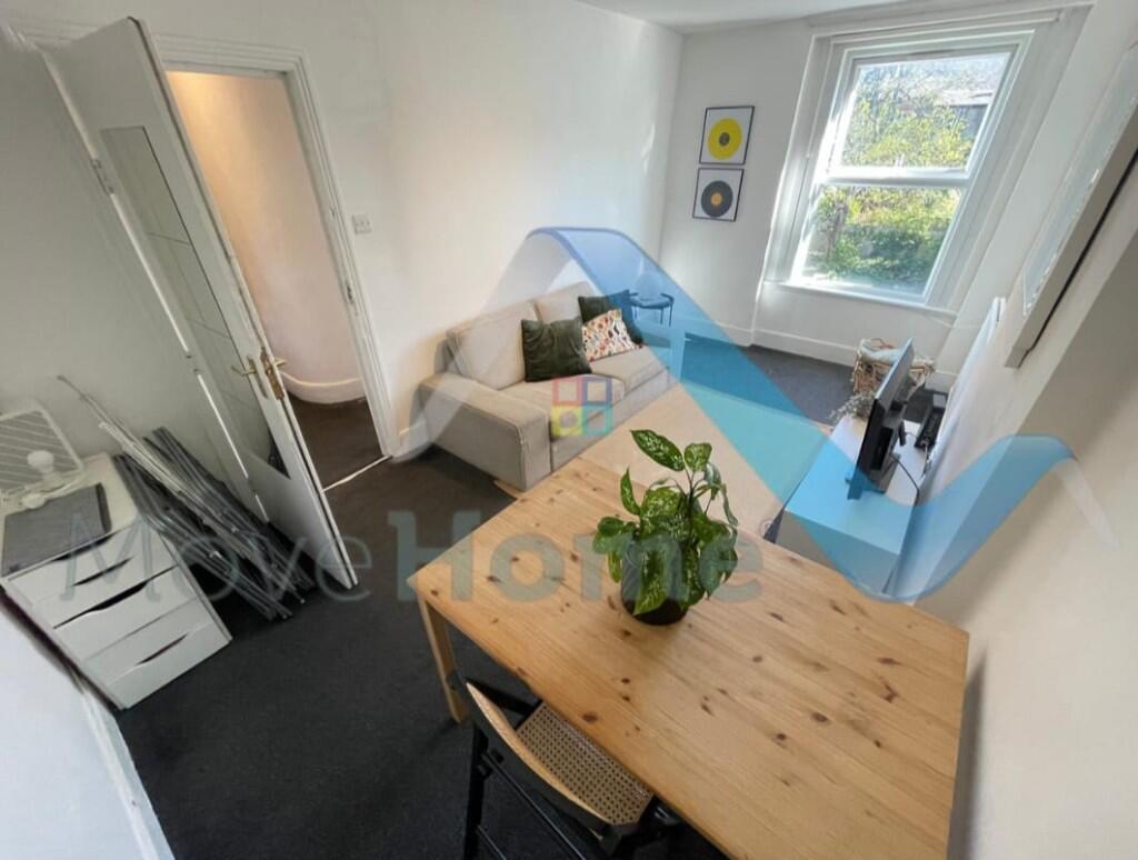 3 bed 1st Floor Flat for rent in London. From MoveHome