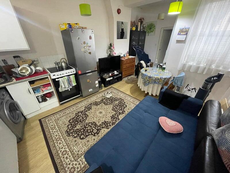 1 bed 1st Floor Flat for rent in London. From MoveHome