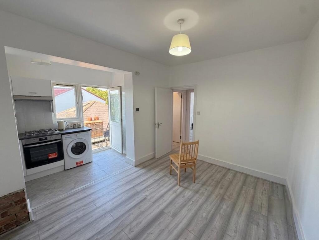 1 bed 1st Floor Flat for rent in London. From MoveHome