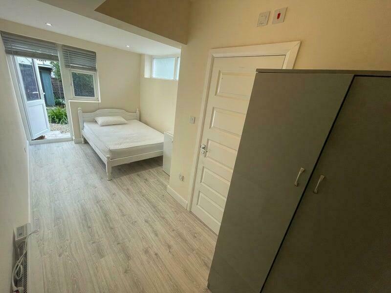 4 bed Studio for rent in Greenford. From MoveHome 4 bed Studio for rent in Greenford. From MoveHome