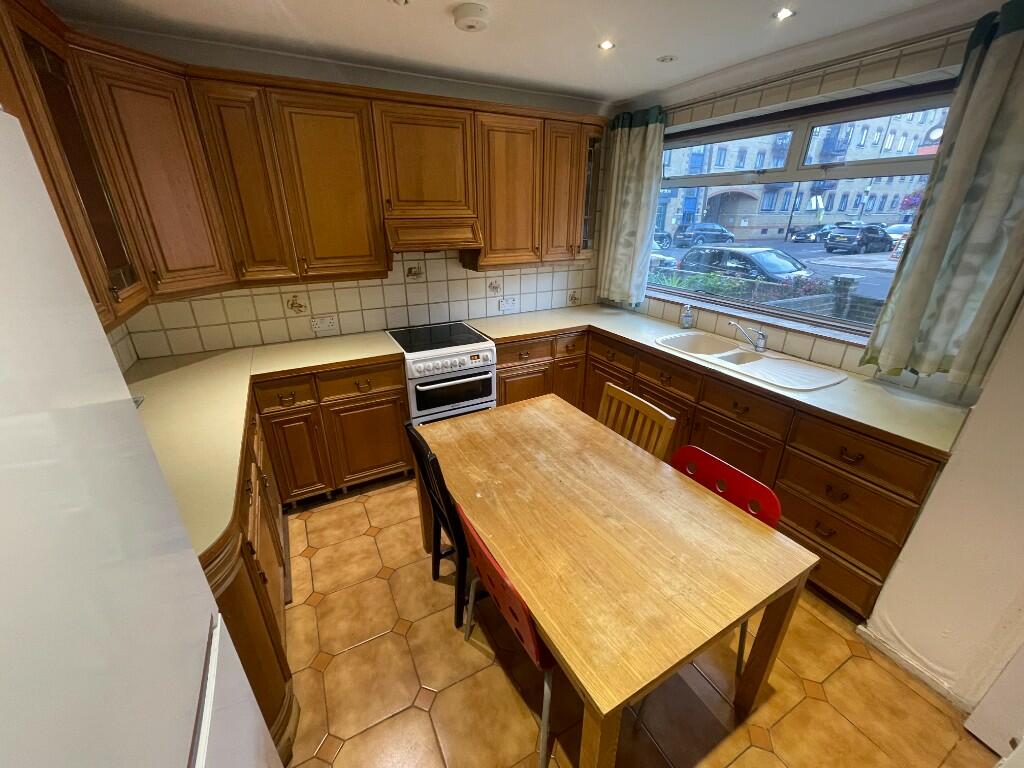 4 bed Detached for rent in London. From MoveHome 4 bed Detached for rent in London. From MoveHome