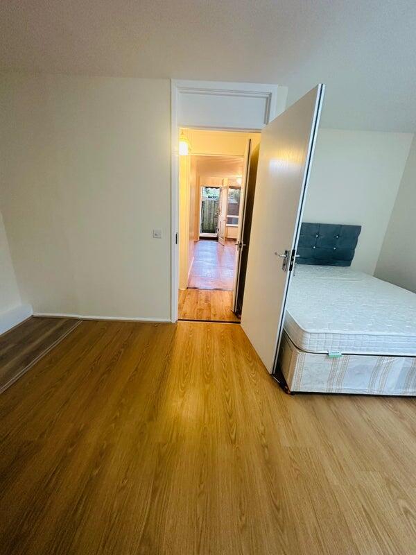 1 bed 1st Floor Flat for rent in London. From MoveHome
