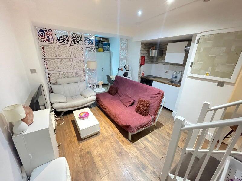 4 bed Studio for rent in Stepney. From MoveHome 4 bed Studio for rent in Stepney. From MoveHome