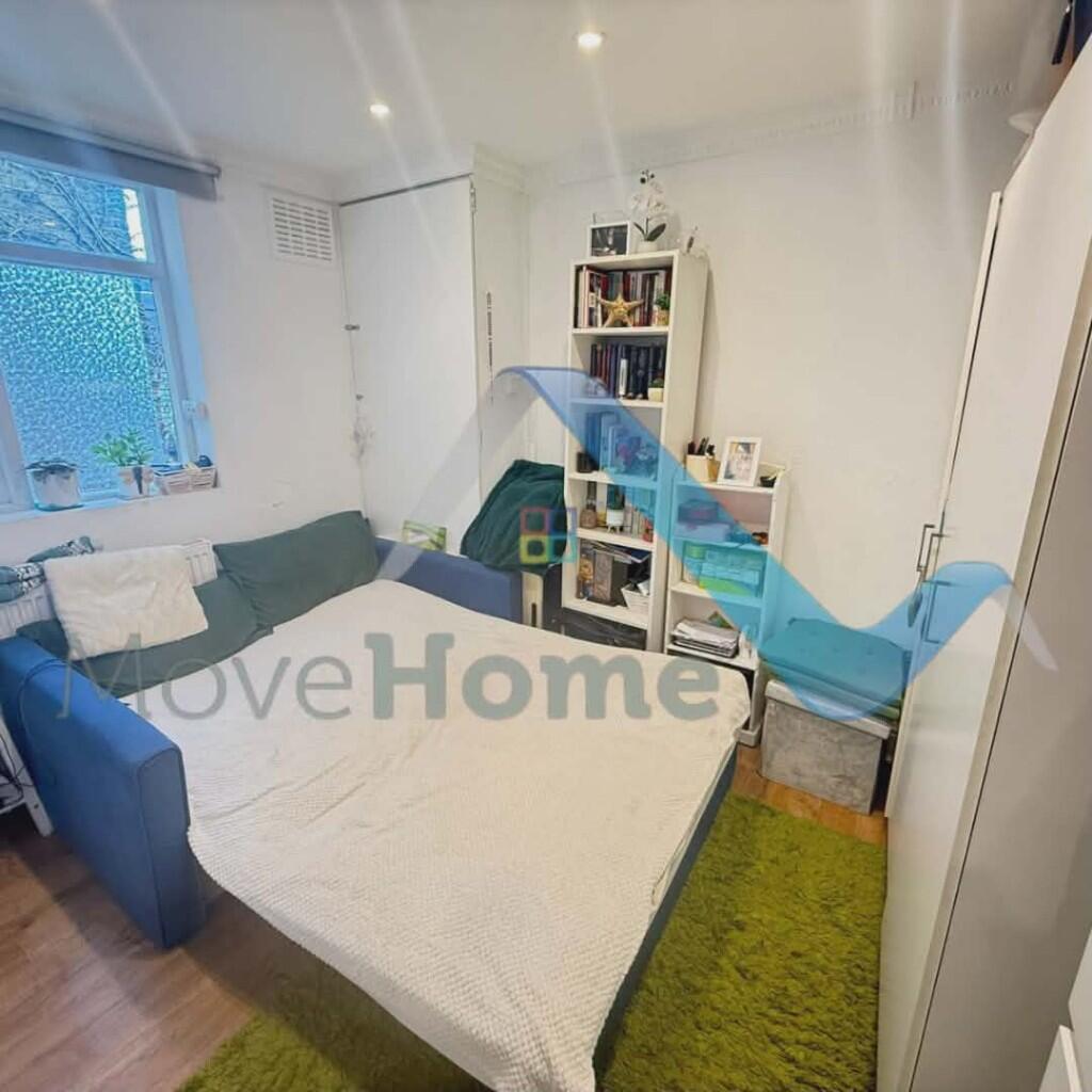 4 bed Studio for rent in London. From MoveHome
