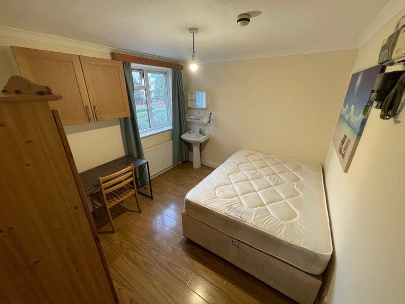 4 bed Flat Share for rent in London. From MoveHome