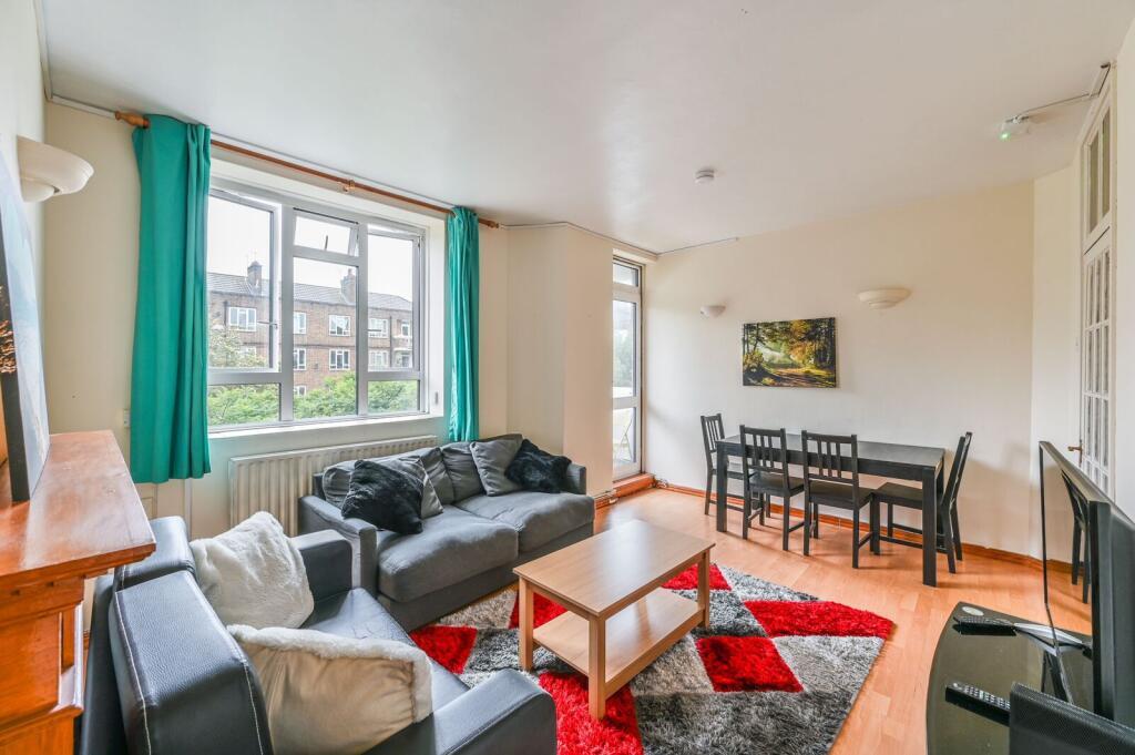 4 bed 1st Floor Flat for rent in London. From MoveHome 4 bed 1st Floor Flat for rent in London. From MoveHome
