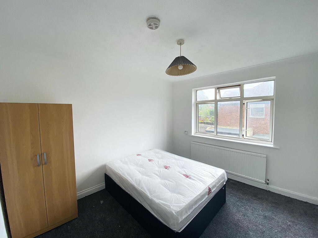 0 bed Room for rent in London. From Moving Inn