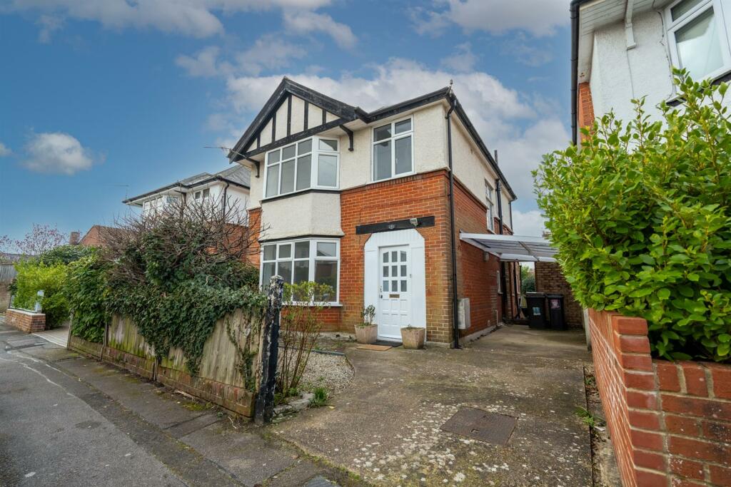 3 bed Detached House for rent in Bournemouth. From Mr Green Estate Agents - Southbourne