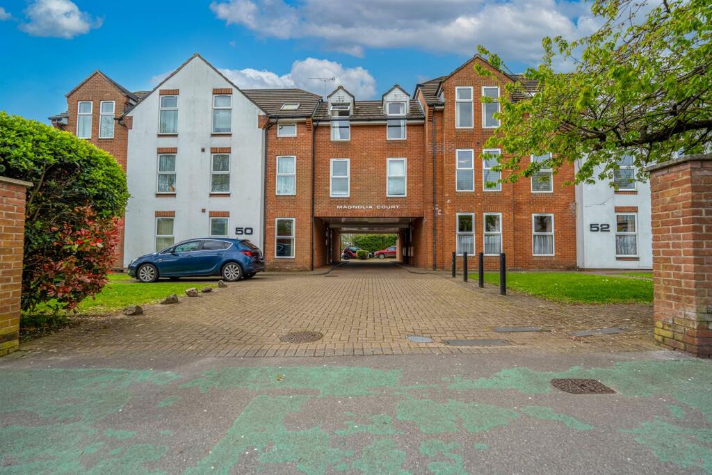 2 bed Apartment for rent in Winkton. From Mr Green Estate Agents - Southbourne