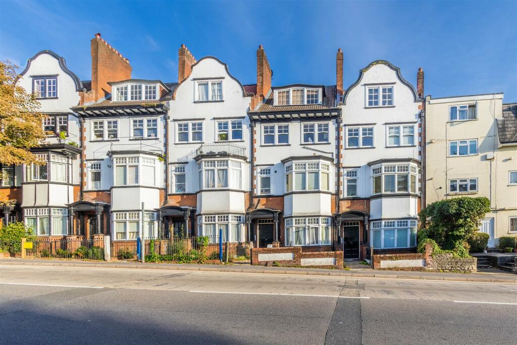 2 bed Apartment for rent in Bournemouth. From Mr Green Estate Agents - Southbourne