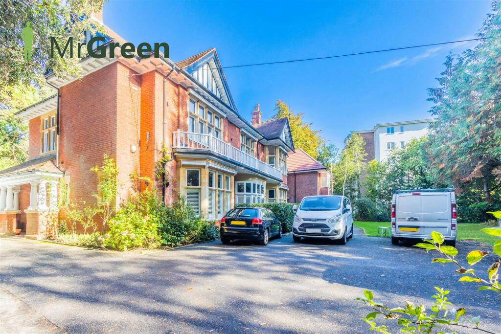 3 bed Apartment for rent in Bournemouth. From Mr Green Estate Agents - Southbourne