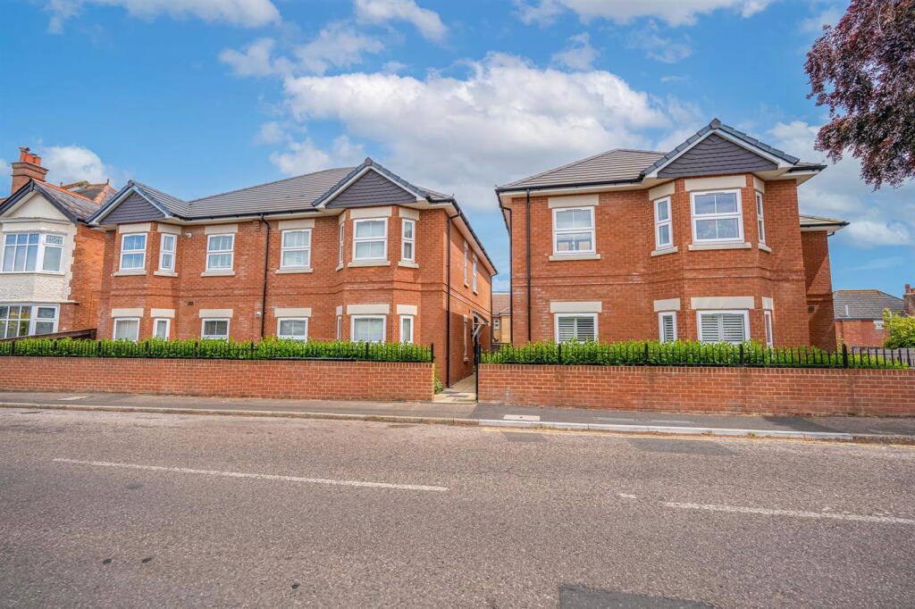 1 bed House (unspecified) for rent in Bournemouth. From Mr Green Estate Agents - Southbourne 1 bed House (unspecified) for rent in Bournemouth. From Mr Green Estate Agents - Southbourne