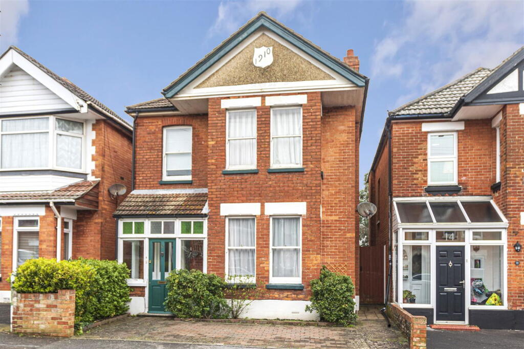 4 bed Detached for rent in Bournemouth. From Mr Green Estate Agents - Southbourne 4 bed Detached for rent in Bournemouth. From Mr Green Estate Agents - Southbourne