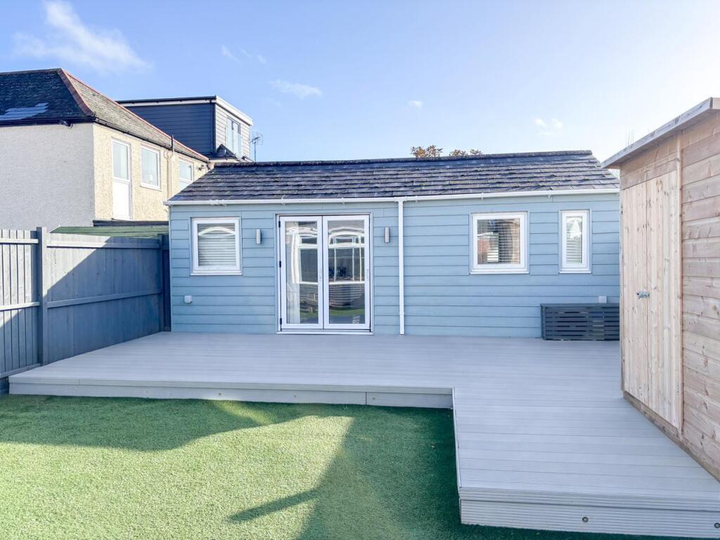 1 bed Apartment for rent in Winkton. From Mr Green Estate Agents - Southbourne