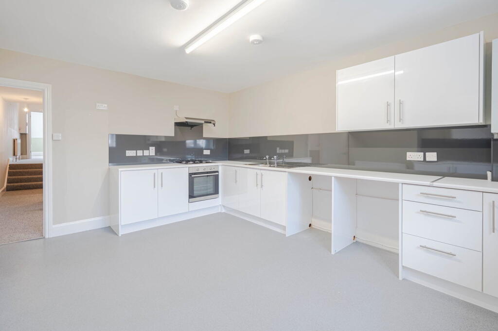 2 bed Apartment for rent in Bournemouth. From Mr Green Estate Agents - Southbourne